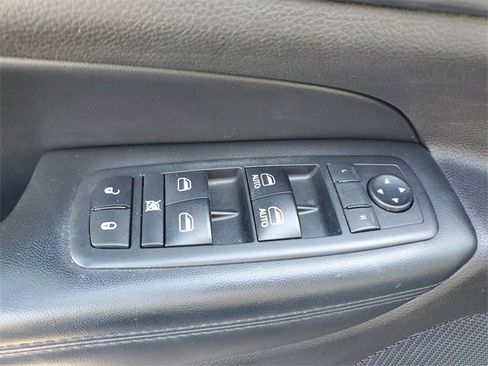 Used 2019 Jeep Grand Cherokee Altitude image 21