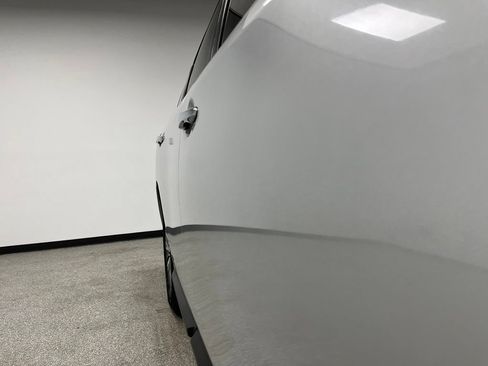 Used 2018 Nissan Pathfinder SV FWD image 12