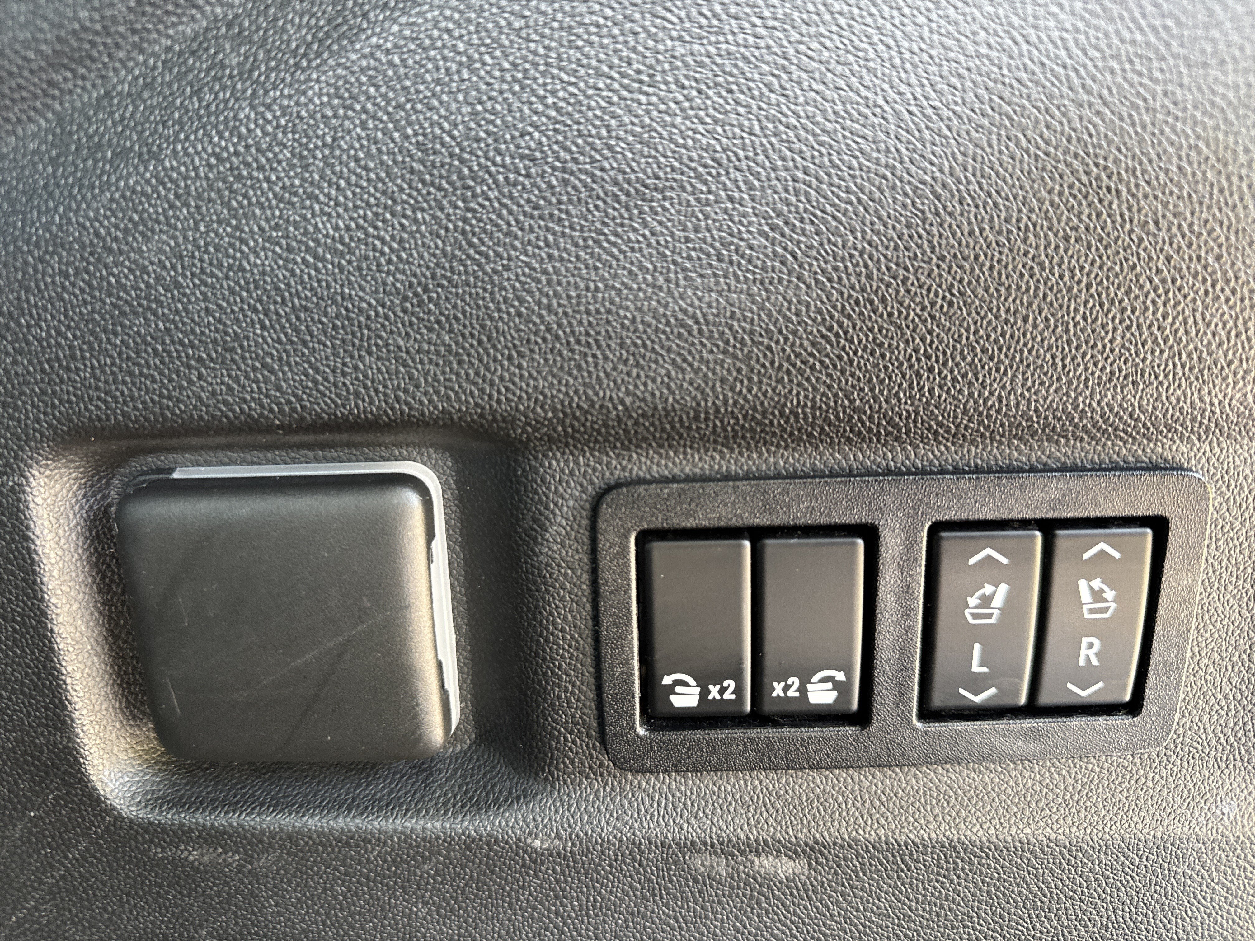 Used 2022 Chevrolet Tahoe RST w/ Sport Performance Package AWD/4WD image 38