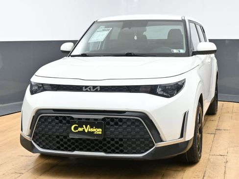 Used 2023 Kia Soul LX w/ Option Group 015 FWD image 5