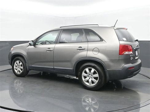 Used 2013 Kia Sorento LX w/ Convenience Pkg image 3
