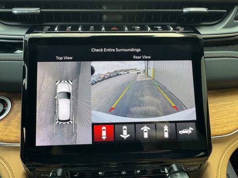 Used 2023 Jeep Grand Cherokee L Summit image 17