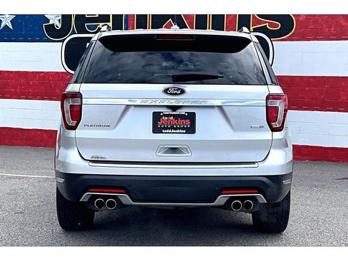 Used 2018 Ford Explorer Platinum AWD/4WD image 4