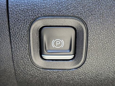 Used 2022 Chevrolet Silverado 1500 RST AWD/4WD image 17