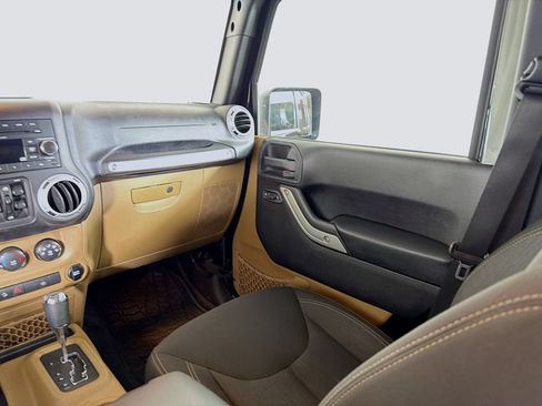 Used 2015 Jeep Wrangler Unlimited Sahara AWD/4WD image 20