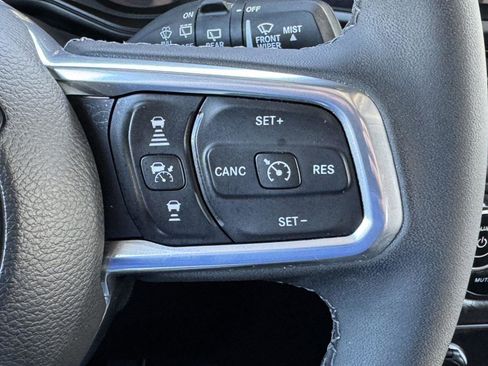 Certified 2025 Jeep Wrangler Sahara AWD/4WD image 20