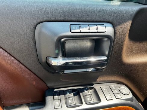Used 2017 Chevrolet Silverado 1500 High Country AWD/4WD image 17