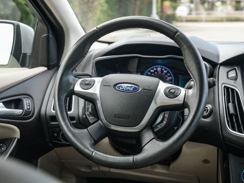 Used 2017 Ford Focus Electric Hatchback FWD image 12