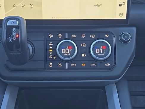 New 2026 Land Rover Defender 110 V8 AWD/4WD image 19