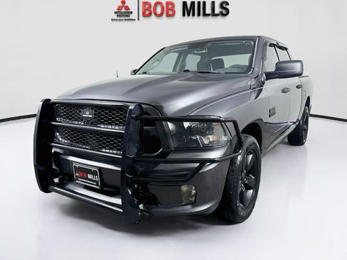 Used 2018 RAM 1500 Express w/ Express Value Package RWD image 3