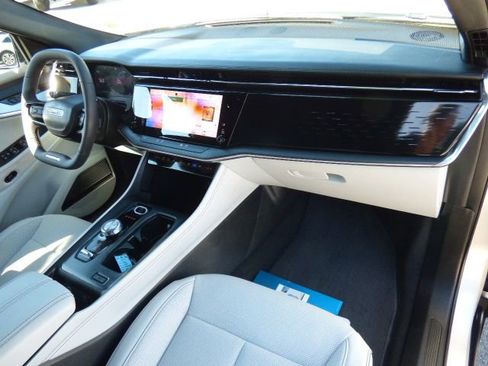 Used 2025 Jeep Wagoneer S Limited image 14