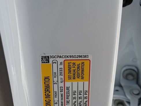 Used 2025 Chevrolet Silverado 1500 LT image 30