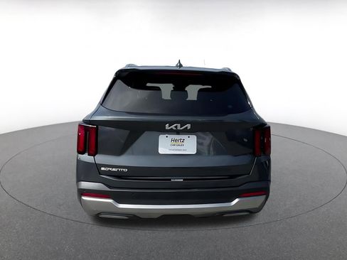 Used 2024 Kia Sorento S image 12