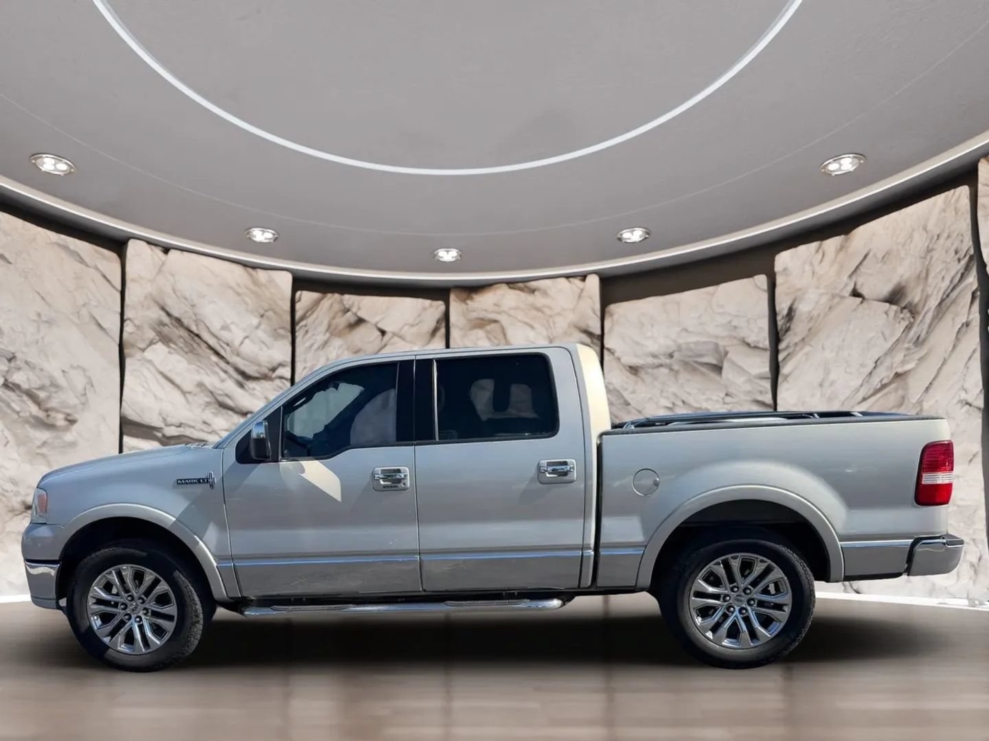 Used 2006 Lincoln Mark LT 2WD image 5