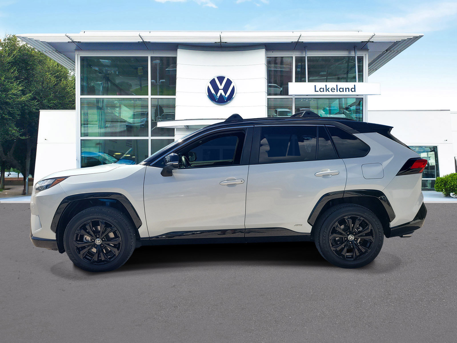 Used 2024 Toyota RAV4 XSE w/ Advanced Technology Package AWD/4WD image 5