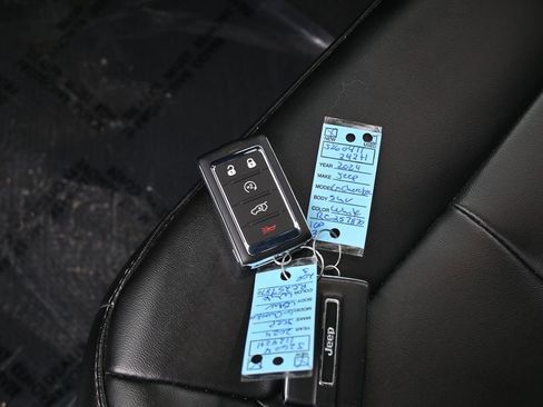 Used 2024 Jeep Grand Cherokee Limited image 20