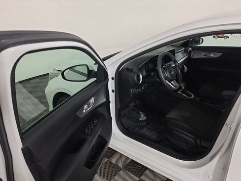 Used 2024 Kia Forte LXS w/ LXS Technology Package FWD image 18