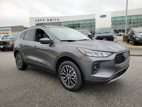 New 2025 Ford Escape SE w/ Class II Trailer Tow Package FWD image 27