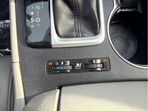 Used 2014 Toyota Highlander Limited image 23