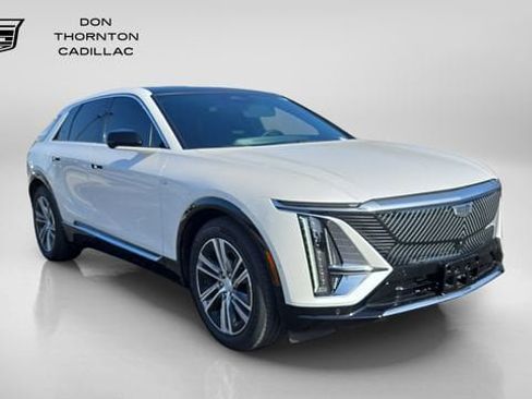 Used 2024 Cadillac Lyriq Luxury AWD/4WD image 7
