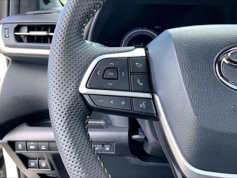 Used 2026 Toyota Sienna XLE Woodland Edition AWD/4WD image 23