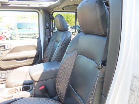 Used 2023 Jeep Wrangler Unlimited Sahara AWD/4WD image 29