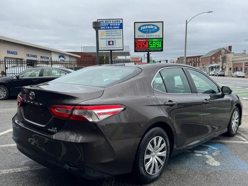 Used 2018 Toyota Camry LE image 4