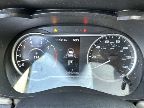 Used 2020 Nissan Versa SV image 24