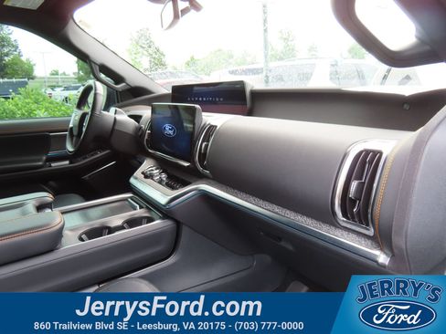 Used 2025 Ford Expedition Tremor AWD/4WD image 16