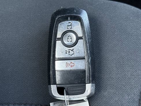 Used 2017 Ford Fusion SE image 20