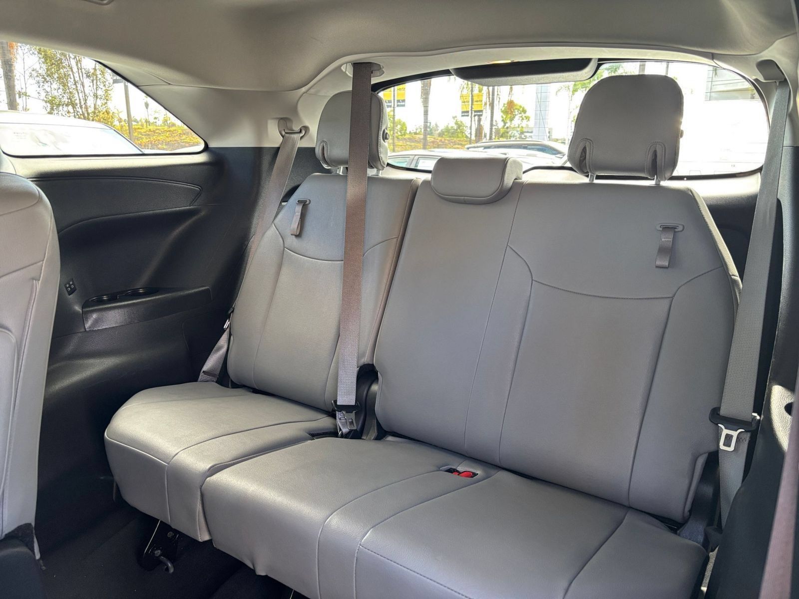 Used 2025 Toyota Sienna XLE FWD image 30