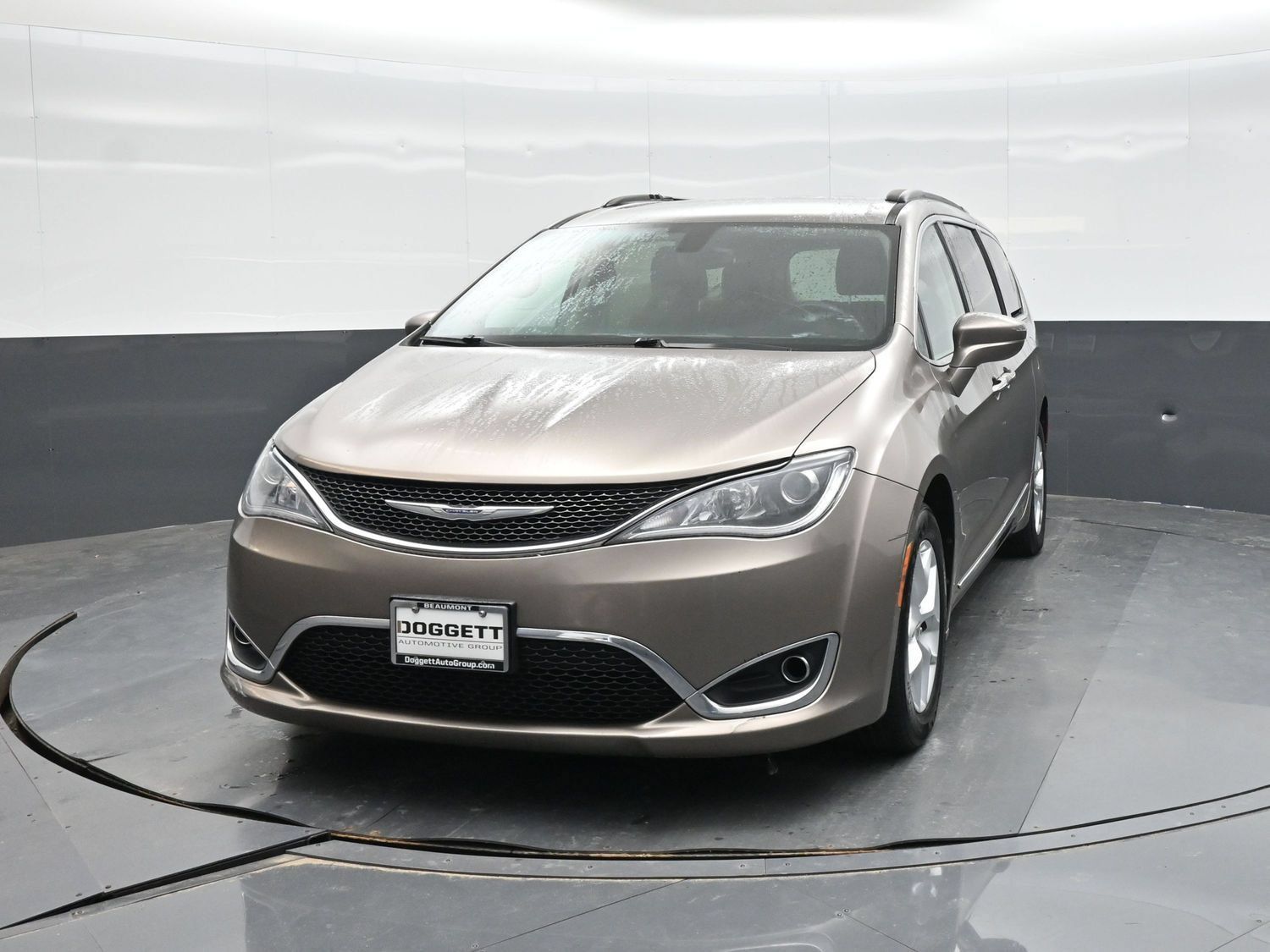 Used 2017 Chrysler Pacifica Touring-L w/ Tire & Wheel Group FWD image 18