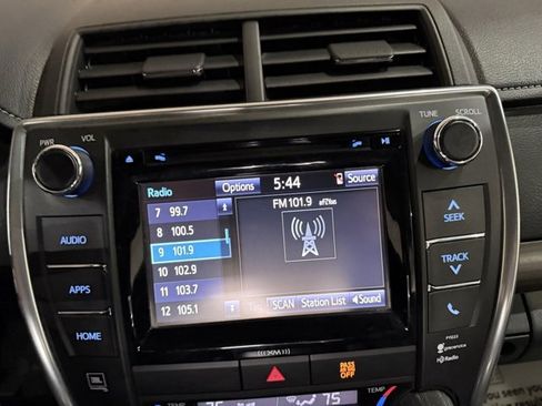 Used 2017 Toyota Camry XLE image 20