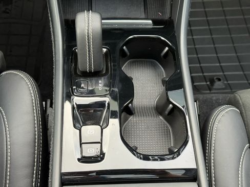 Used 2022 Volvo XC40 T5 R-Design w/ Advanced Package image 21