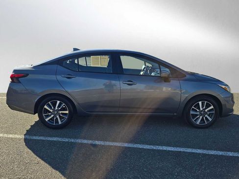 Used 2021 Nissan Versa SV image 2