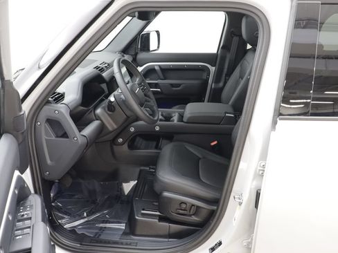 Certified 2026 Land Rover Defender 110 X-Dynamic SE AWD/4WD image 6