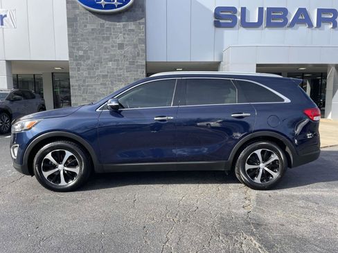 Used 2017 Kia Sorento EX image 2