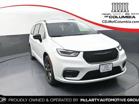 New 2026 Chrysler Pacifica Select w/ S Appearance Package image 1
