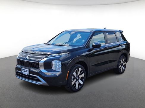 New 2025 Mitsubishi Outlander SE image 2