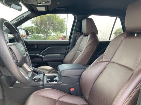 Used 2025 Toyota 4Runner SR5 AWD/4WD image 10