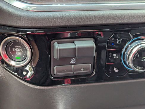 Used 2025 GMC Sierra 1500 SLT w/ SLT Premium Plus Package image 30