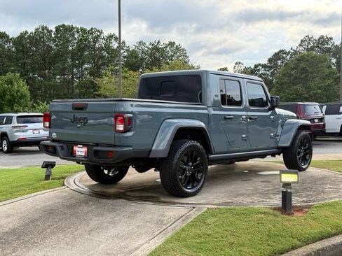 Used 2025 Jeep Gladiator Sport AWD/4WD image 7