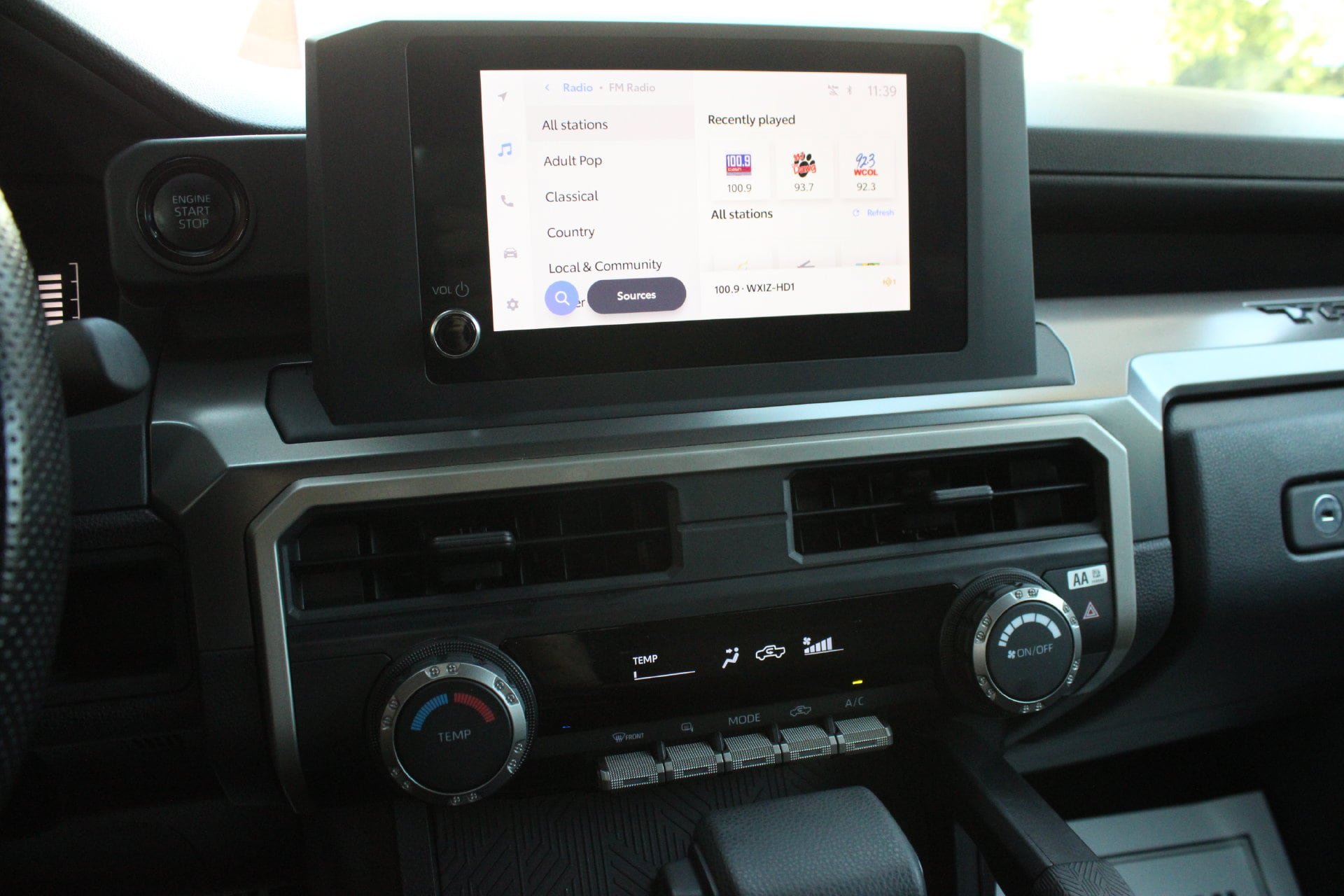 Used 2025 Toyota Tacoma SR5 AWD/4WD image 34