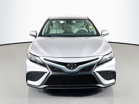 Used 2024 Toyota Camry SE image 2