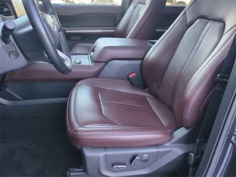 Used 2024 Ford Expedition Limited image 17