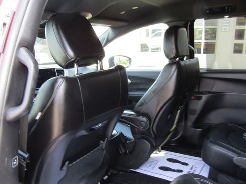 Used 2023 Chrysler Pacifica Touring-L w/ S Appearance Package AWD/4WD image 8