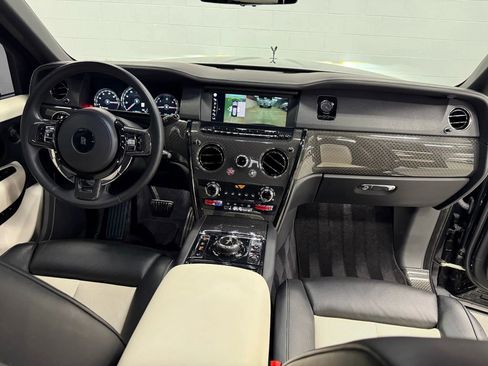 Used 2022 Rolls-Royce Cullinan Black Badge w/ Dark Exterior Package image 71