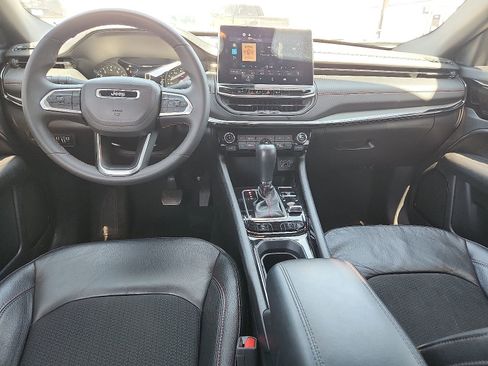 Used 2025 Jeep Compass Trailhawk AWD/4WD image 10