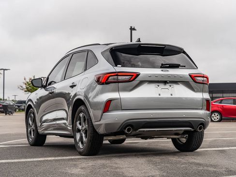 Used 2023 Ford Escape ST-Line w/ Tech Pack #1 FWD image 5