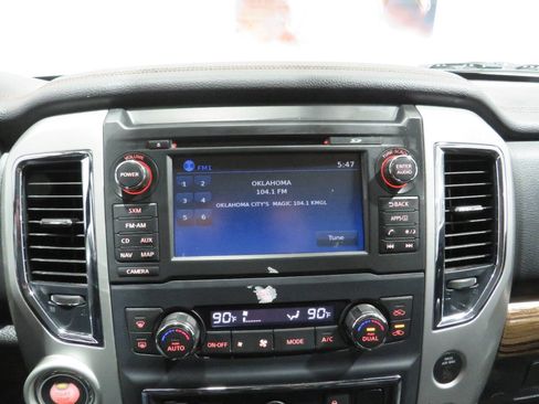 Used 2017 Nissan Titan SL w/ SL Towing Convenience Package image 19